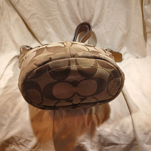 Coach bucket tote - Picture 6 of 11